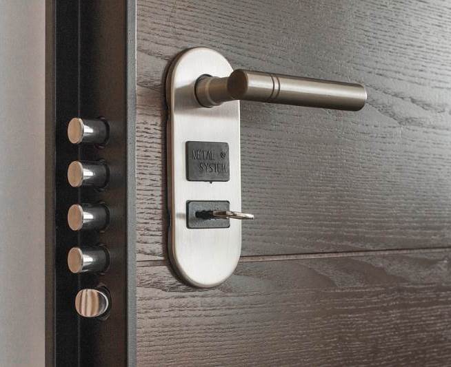 Tesnilo za kovinski podboj vrat  - tesnila.eu